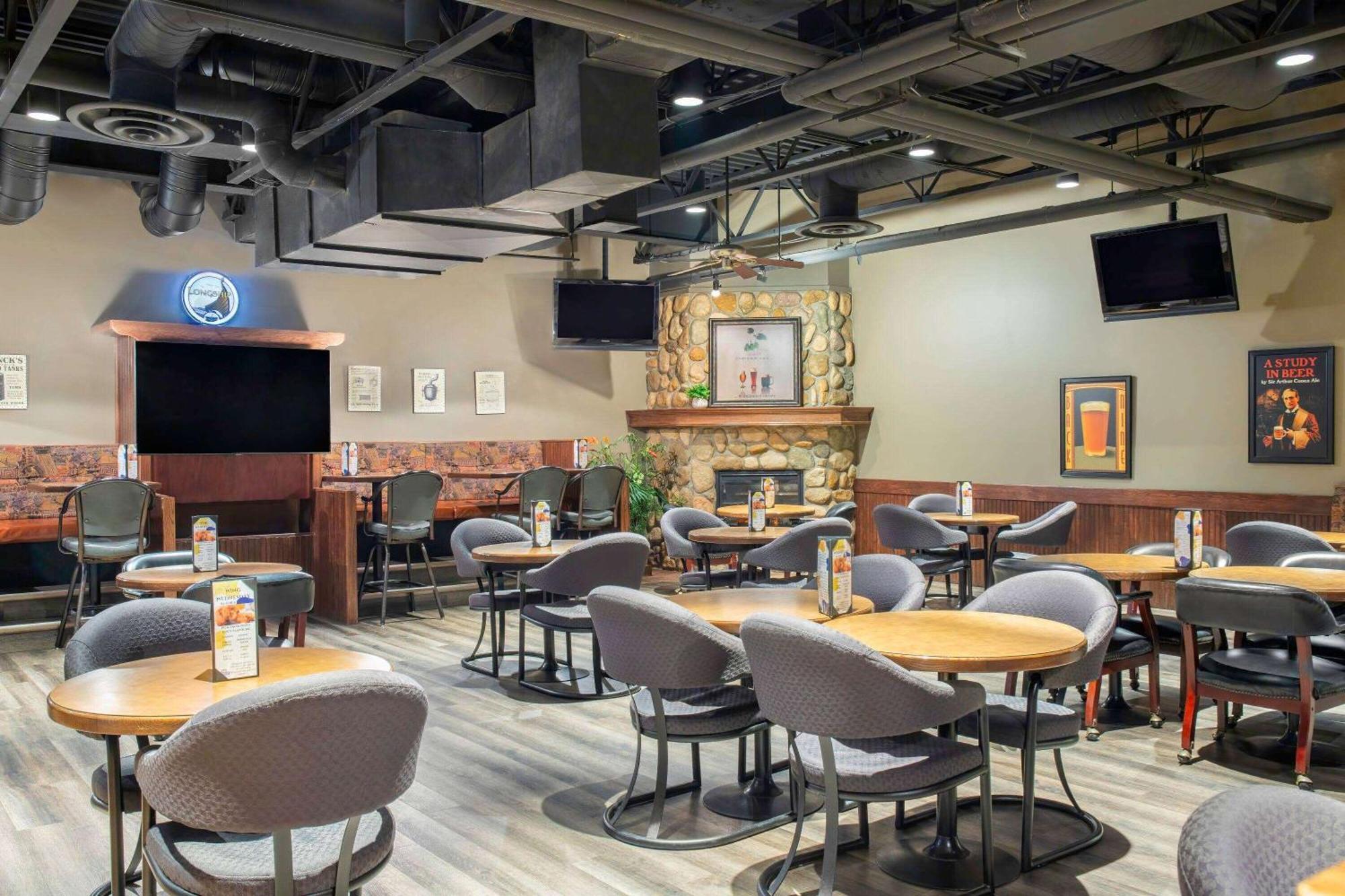 Days Inn & Conference Centre By Wyndham Camrose Norsemen Luaran gambar
