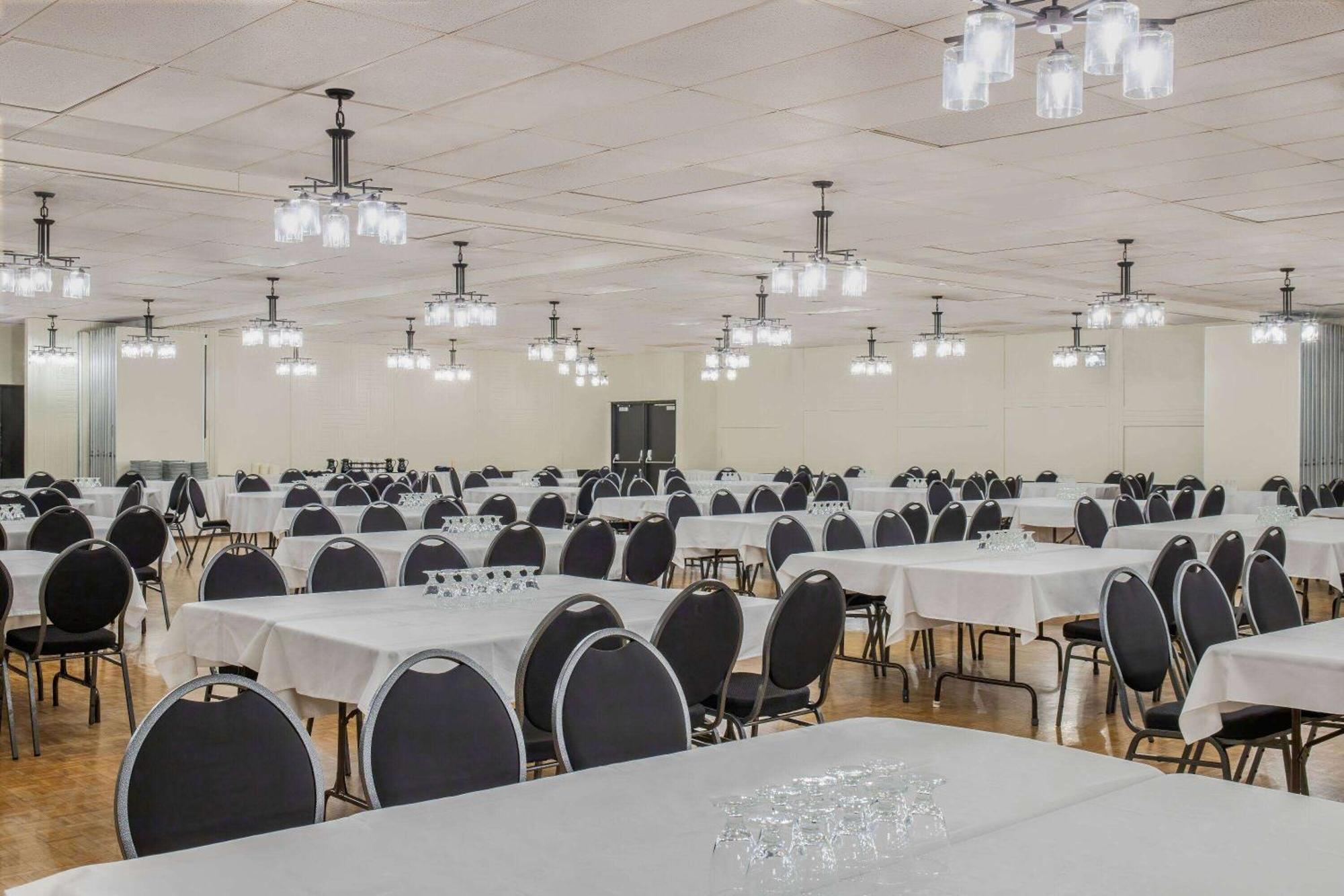 Days Inn & Conference Centre By Wyndham Camrose Norsemen Luaran gambar