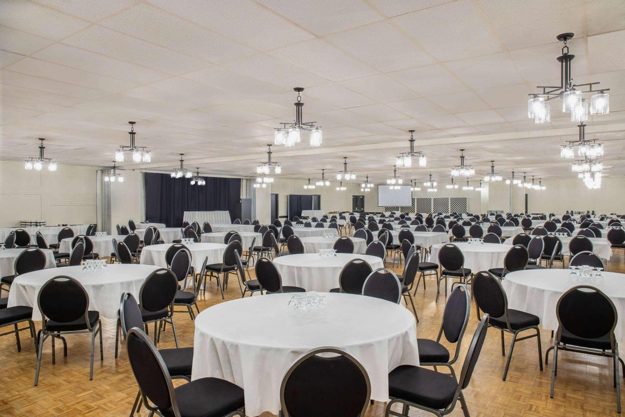 Days Inn & Conference Centre By Wyndham Camrose Norsemen Luaran gambar