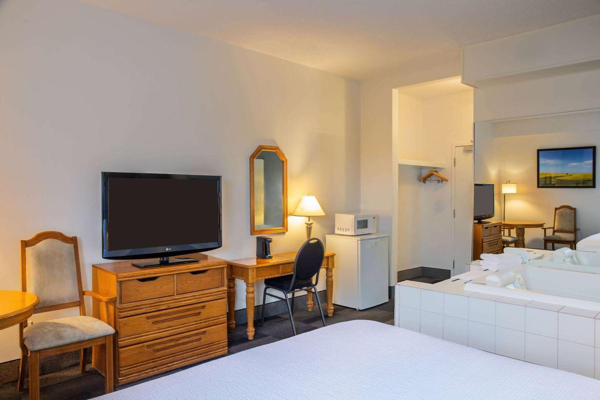 Days Inn & Conference Centre By Wyndham Camrose Norsemen Luaran gambar