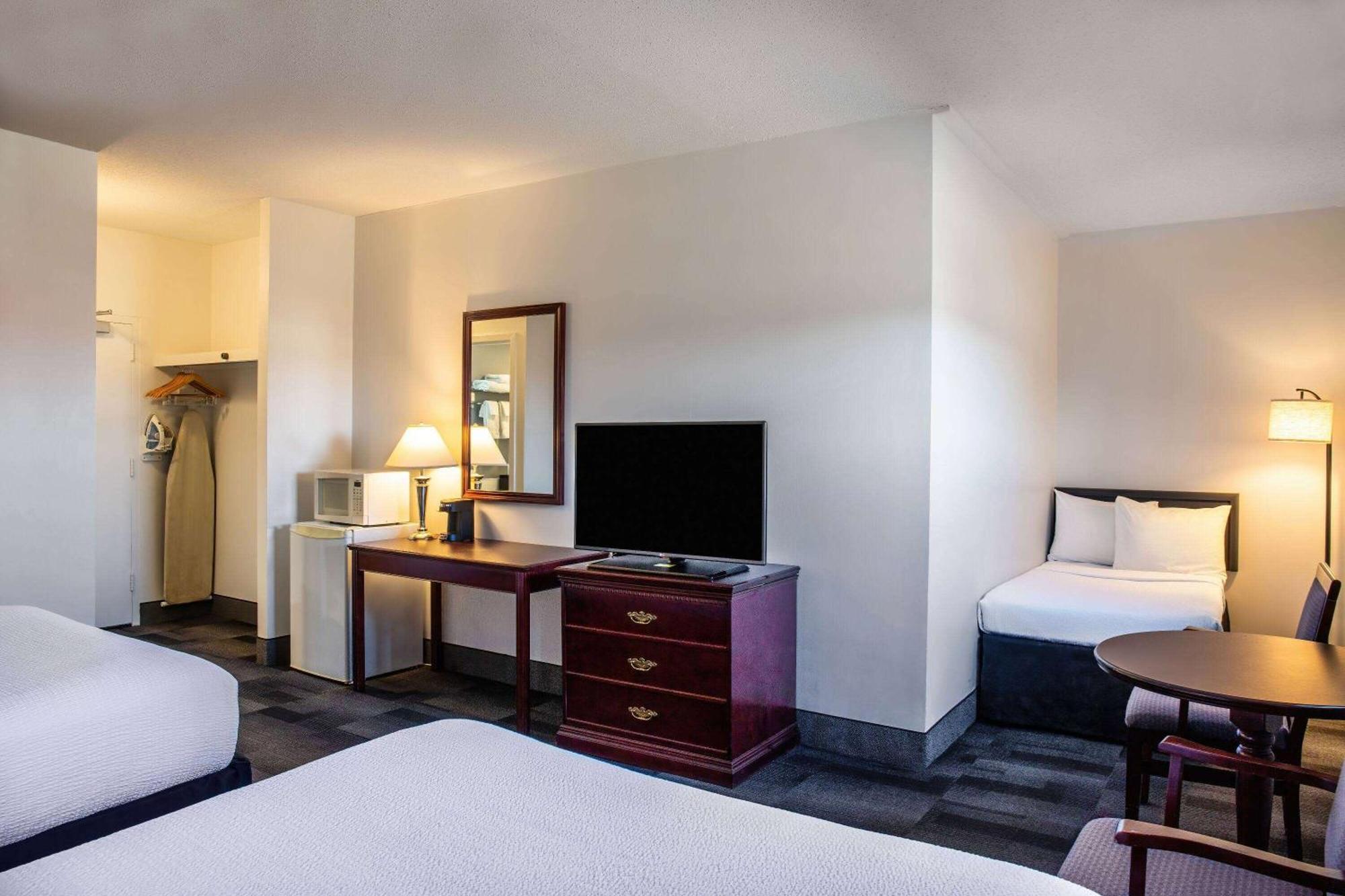 Days Inn & Conference Centre By Wyndham Camrose Norsemen Luaran gambar