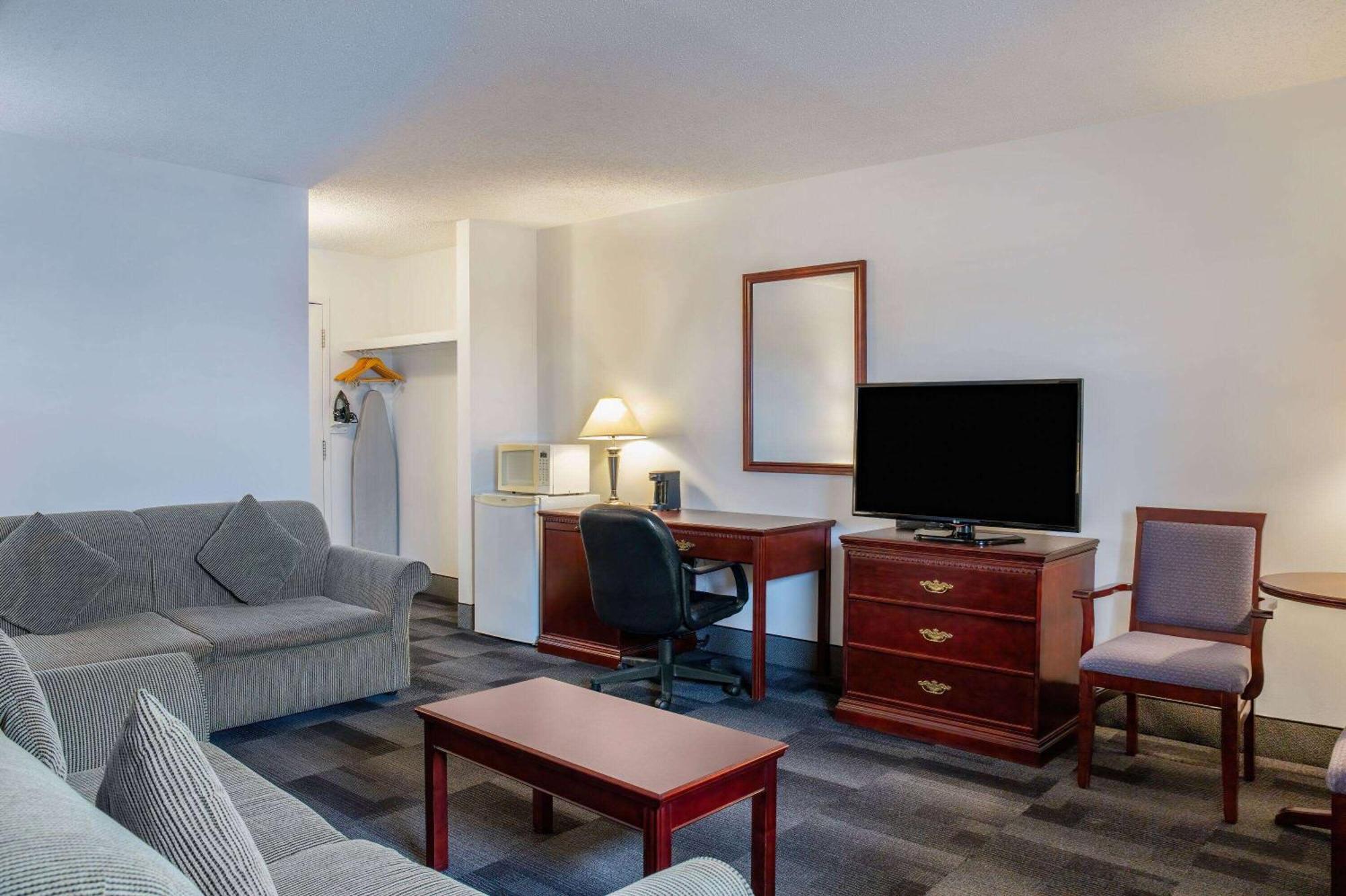 Days Inn & Conference Centre By Wyndham Camrose Norsemen Luaran gambar