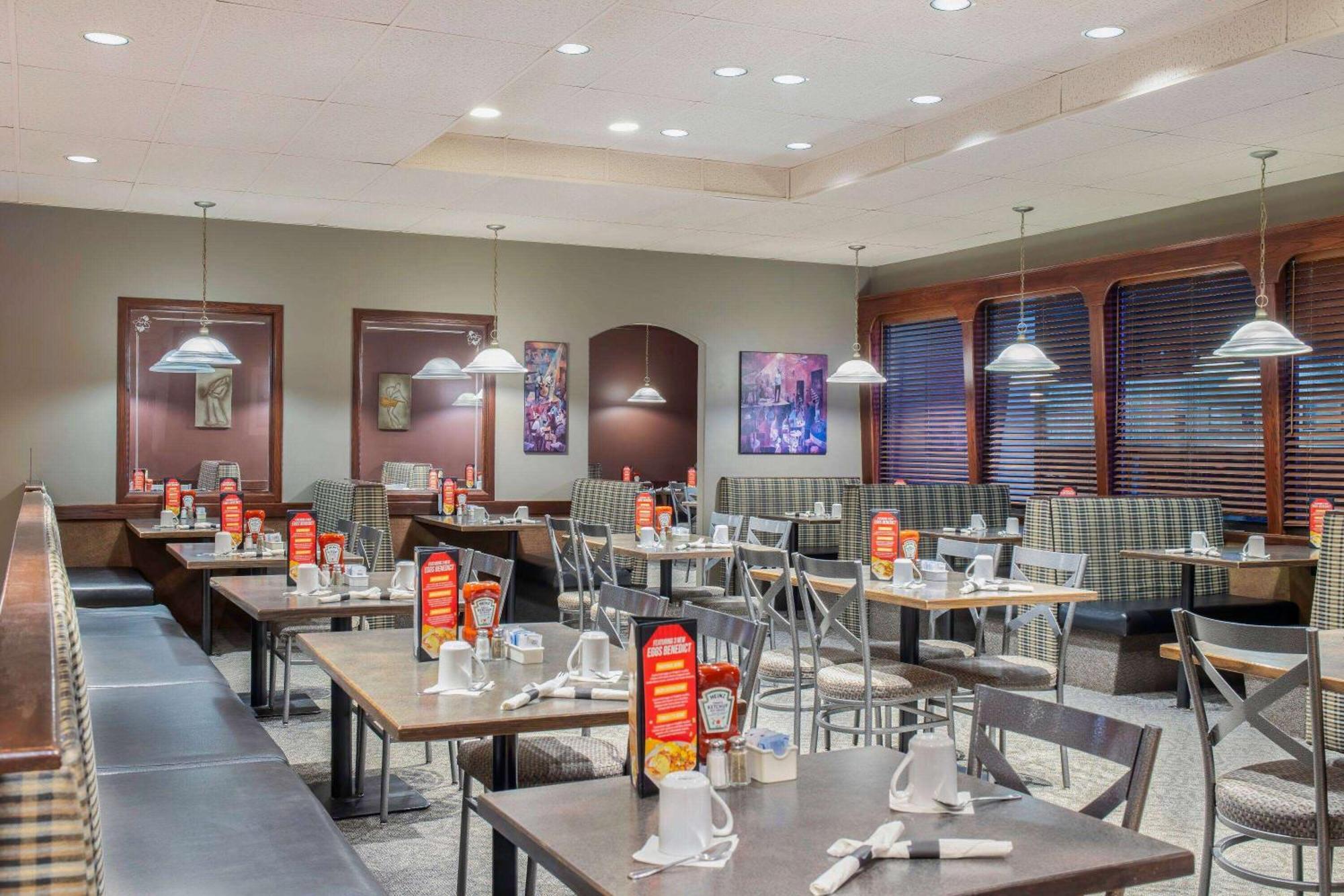 Days Inn & Conference Centre By Wyndham Camrose Norsemen Luaran gambar