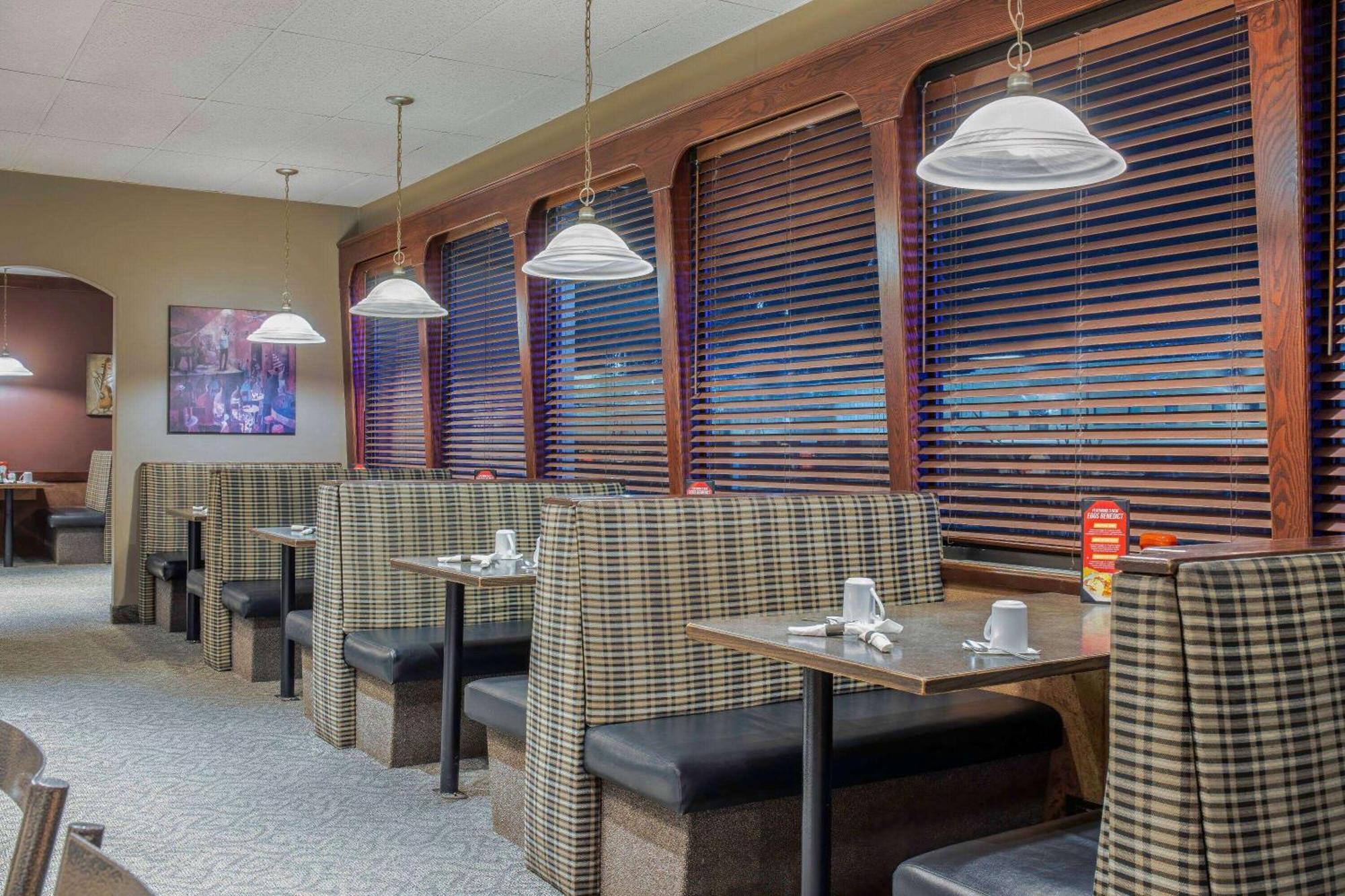 Days Inn & Conference Centre By Wyndham Camrose Norsemen Luaran gambar